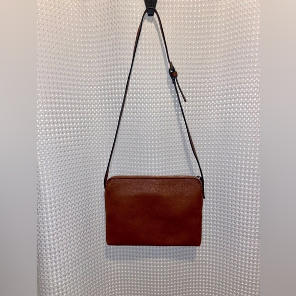 Women’s ROOTS cognac brown thin strap shoulder Bag - Picture 3 of 15